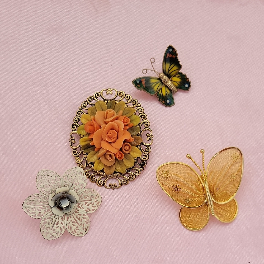4 Floral and Butterfly✨️ Vintage✨️ Brooch Set - Gold, Orange, Cream